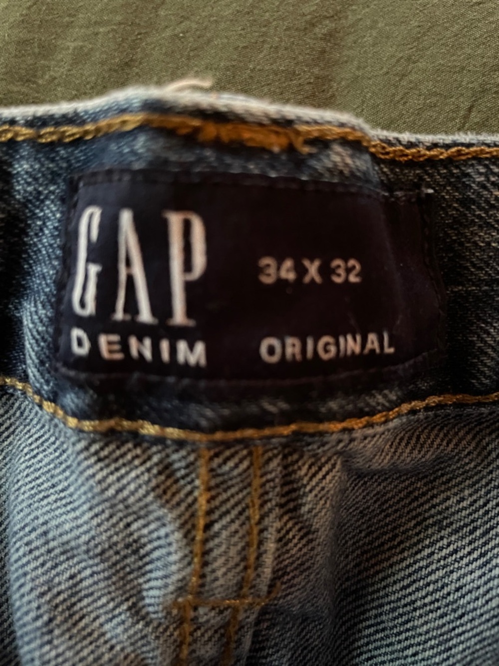 GAP Men's Relaxed Jeans in Medium Blue Wash - Picture 2 of 3